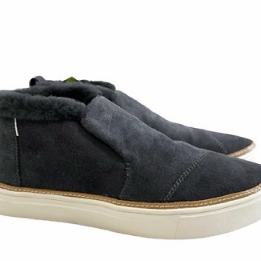 NEW W TAGS Tom’s fur shoes